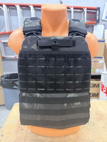 Black camo weight vest - camo, plate